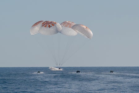 SpaceX Dragon spacecraft spashes down in ocean
